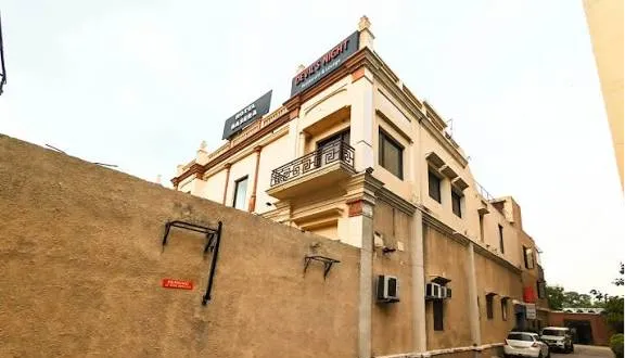Hotel Basera